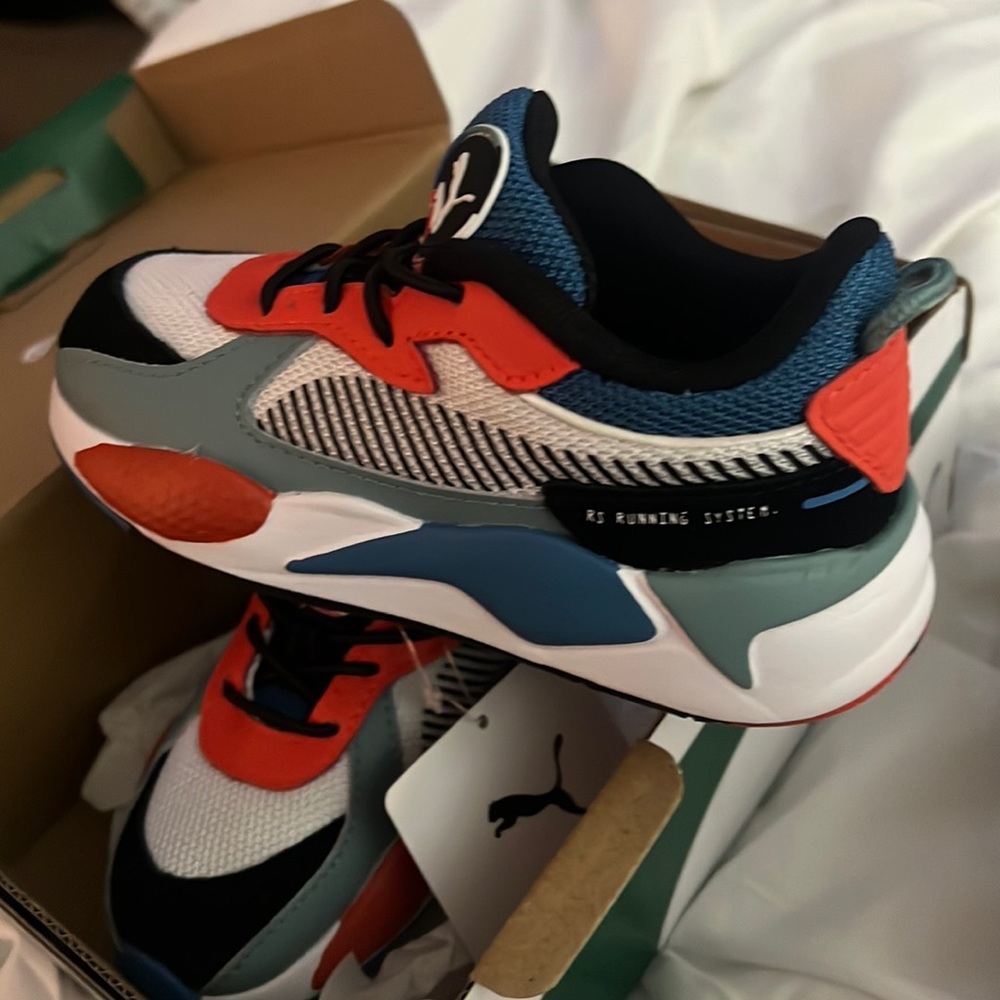 Brand new toddler sneakers 9c never worn tags still on